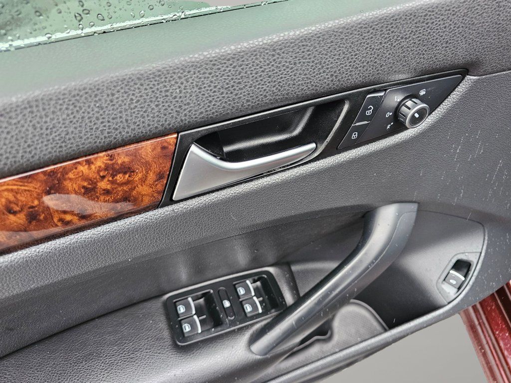 Used 2013 Volkswagen Passat TDI SEL Premium FWD image 30
