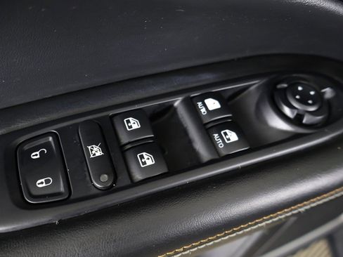 Used 2018 Jeep Compass Latitude w/ Cold Weather Group image 32