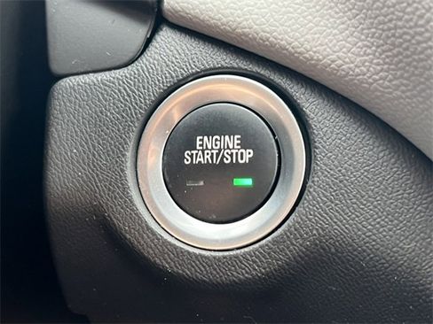 Used 2023 Chevrolet Equinox LT image 28