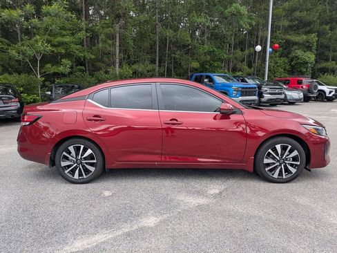 Used 2025 Nissan Sentra SV w/ SV Premium Package FWD image 3