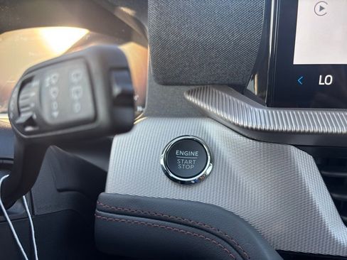 Used 2025 Ford Explorer Active w/ Active Comfort Package image 29