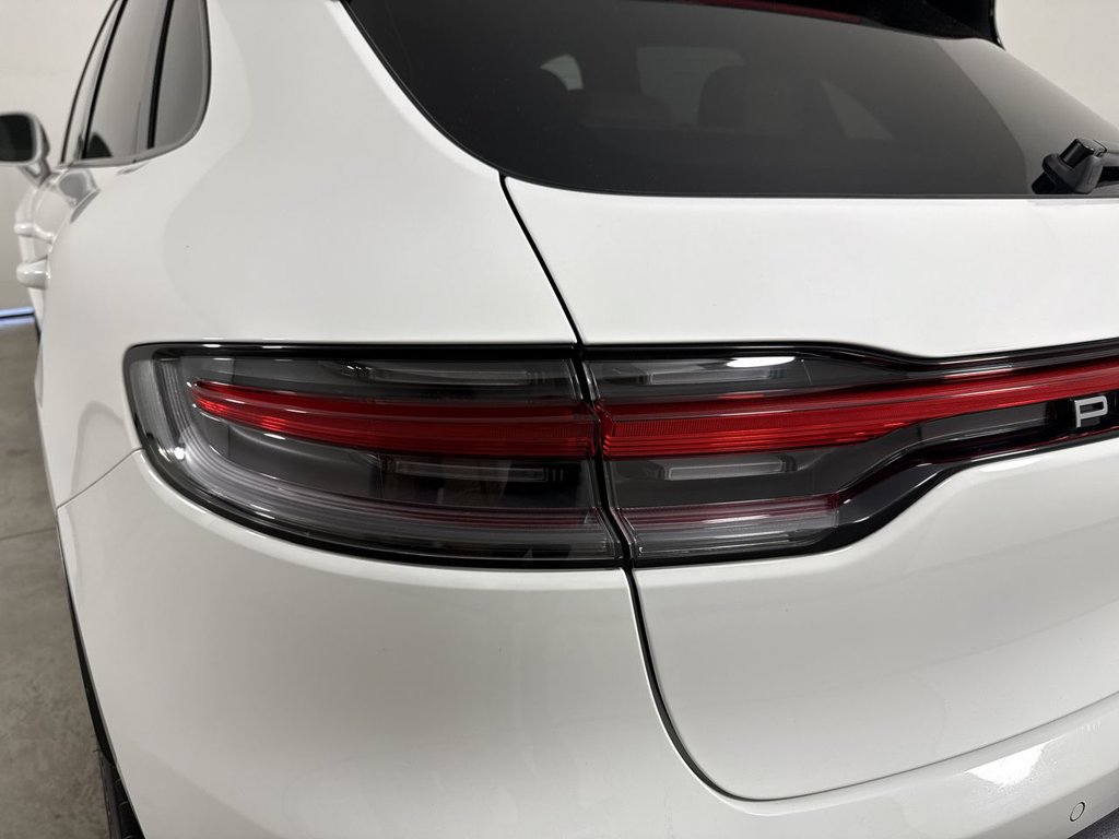 Certified 2025 Porsche Macan AWD/4WD image 17