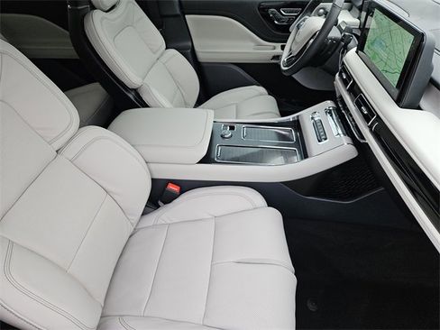 New 2026 Lincoln Aviator Reserve w/ Luxury Package image 13