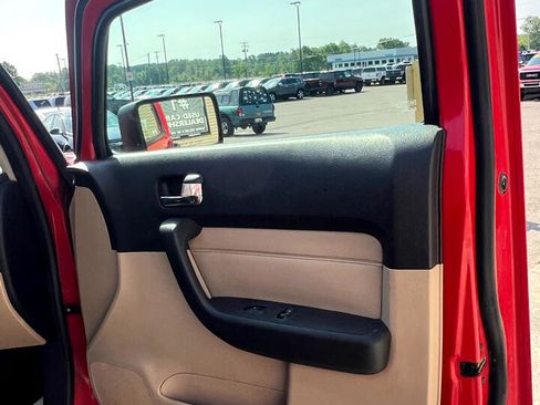 Used 2006 HUMMER H3 Sport Utility image 16