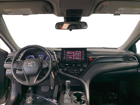 Used 2023 Toyota Camry SE image 19