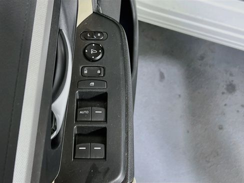 Used 2017 Honda CR-V LX image 17