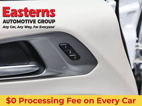 Used 2024 Chrysler Pacifica Limited FWD image 20