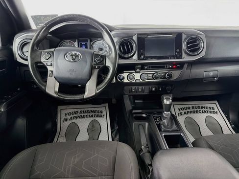 Used 2017 Toyota Tacoma TRD Sport AWD/4WD image 22