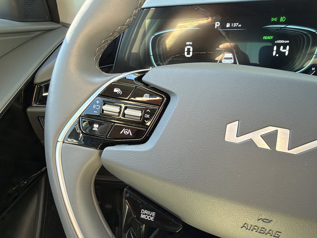Used 2025 Kia Niro FWD image 28