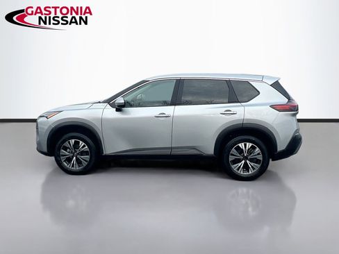 Used 2023 Nissan Rogue SV image 5