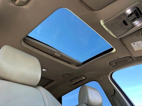 Used 2020 Buick Enclave Essence w/ Sound and Sites Package image 17