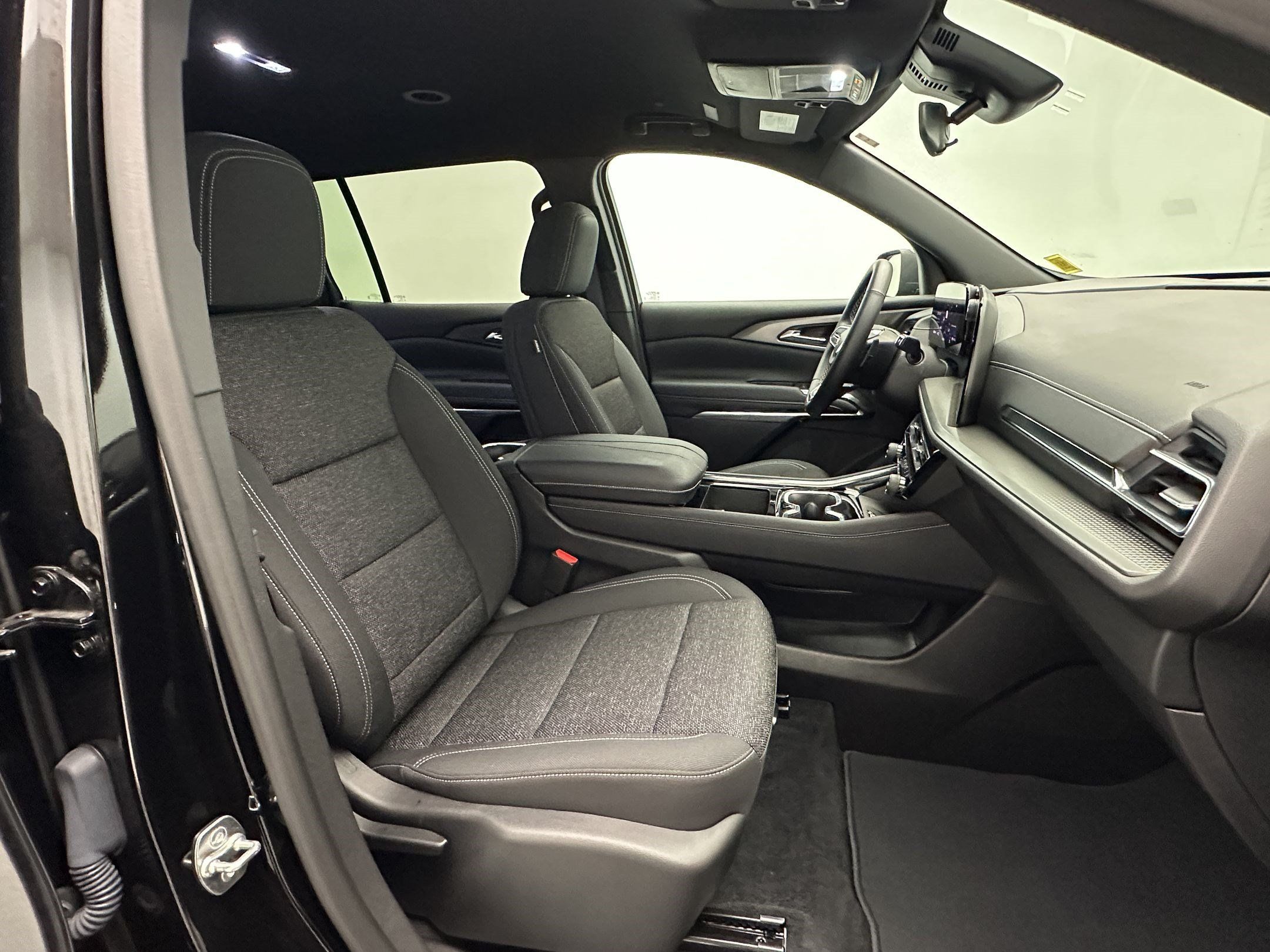 Certified 2025 Chevrolet Traverse LT w/ Driver Confidence Package AWD/4WD image 26