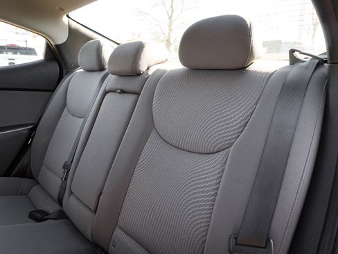 Used 2015 Hyundai Elantra SE image 27