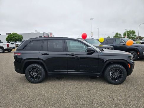 New 2025 Jeep Grand Cherokee Trailhawk image 7