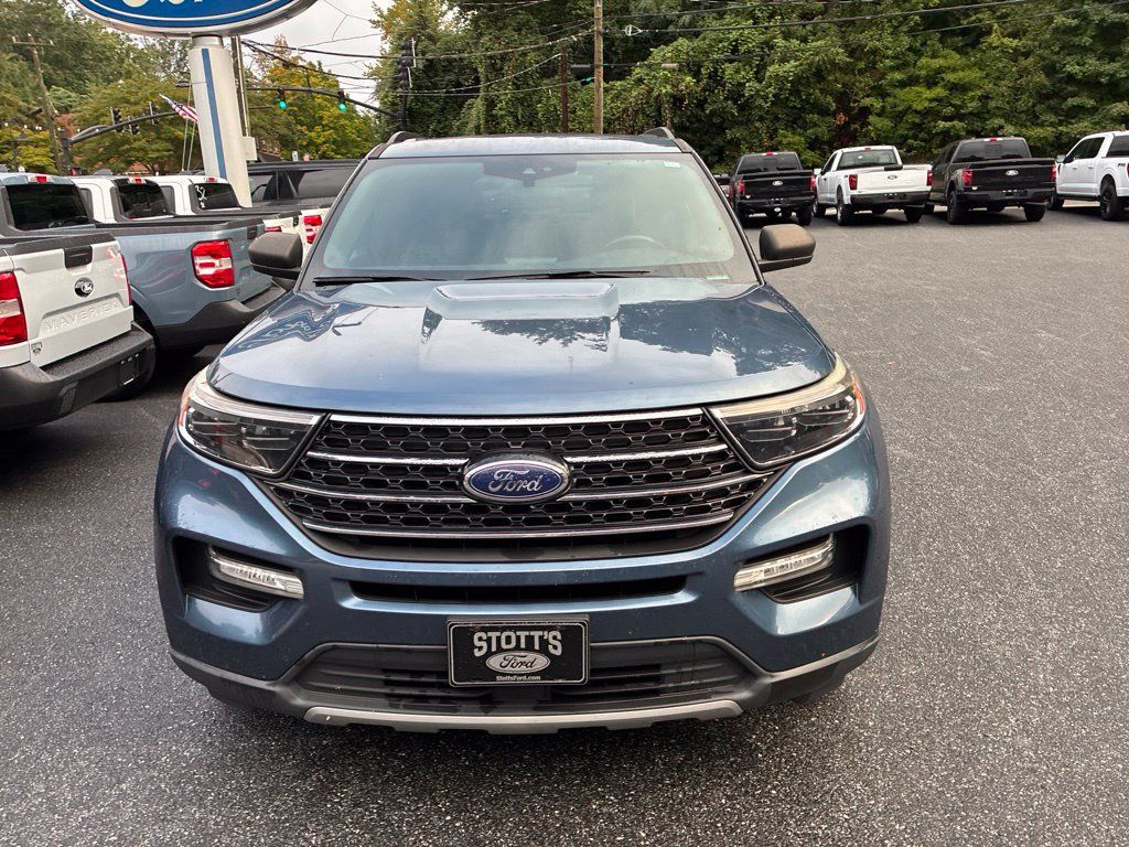 Used 2020 Ford Explorer XLT w/ Equipment Group 202A AWD/4WD image 3