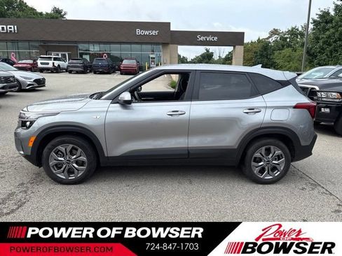 Used 2024 Kia Seltos LX AWD/4WD image 2