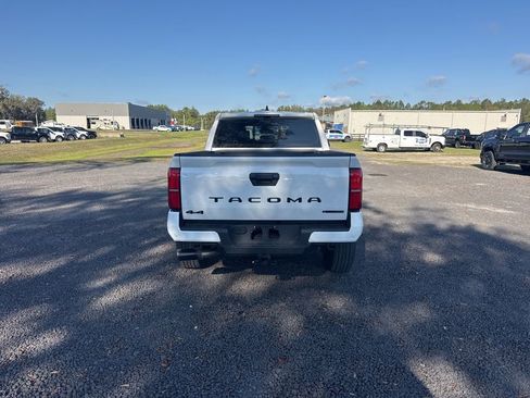 Used 2024 Toyota Tacoma TRD Off-Road w/ TRD Off Road Upgrade Package image 4