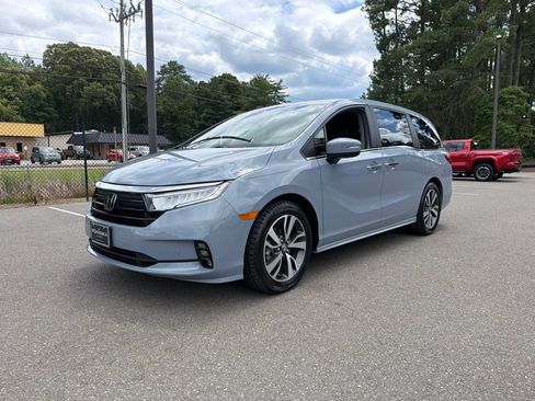 Certified 2024 Honda Odyssey Touring image 2