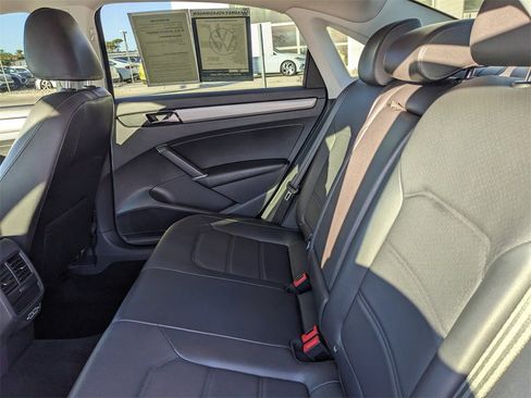 Used 2021 Volkswagen Passat 2.0T SE image 17