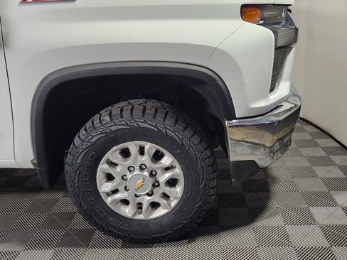 Used 2023 Chevrolet Silverado 2500 LT w/ Convenience Package image 11