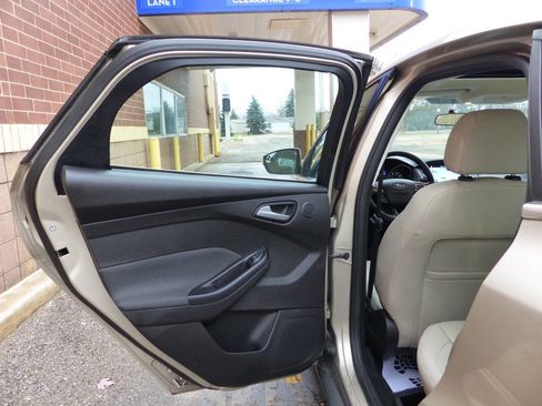 Used 2017 Ford Focus Titanium image 36