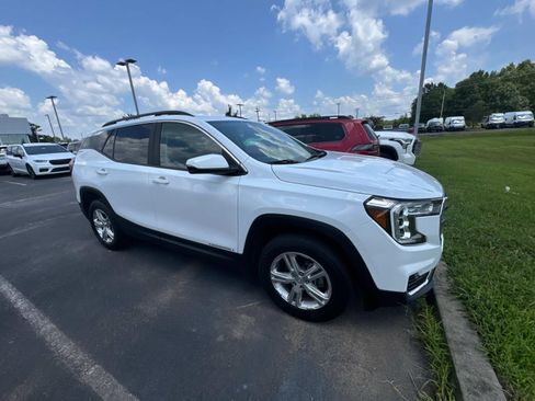 Used 2022 GMC Terrain SLE w/ Driver Convenience Package AWD/4WD image 3