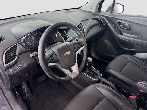 Used 2018 Chevrolet Trax LT w/ LT Convenience Package image 9