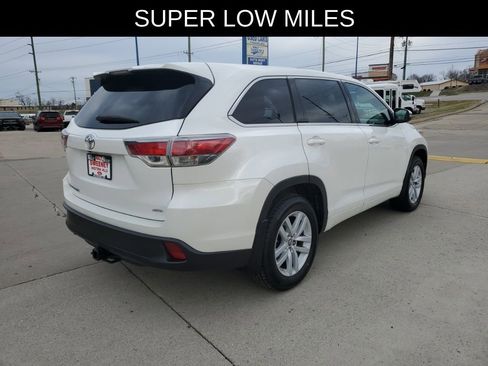 Used 2016 Toyota Highlander LE image 4