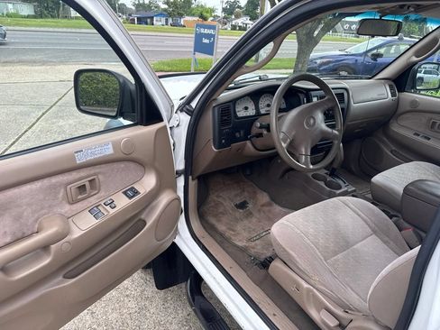 Used 2003 Toyota Tacoma PreRunner RWD image 10