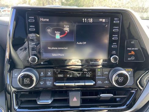 Used 2022 Toyota Highlander XLE image 22