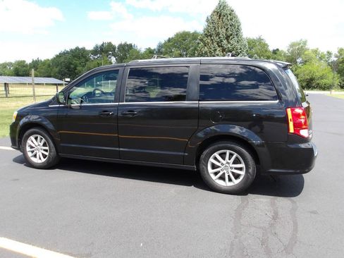 Used 2019 Dodge Grand Caravan SXT FWD image 12
