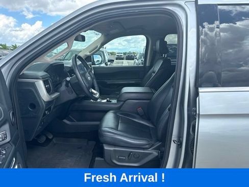 Used 2023 Ford Expedition XLT RWD image 2