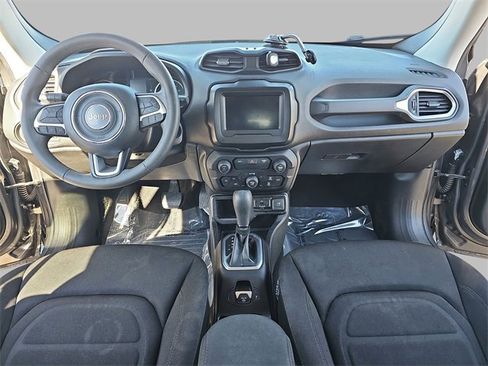 Used 2019 Jeep Renegade Latitude image 9