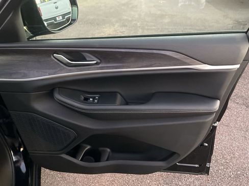 New 2025 Jeep Grand Cherokee Limited w/ Black Appearance Package image 42