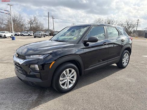 Used 2023 Chevrolet TrailBlazer LS image 2
