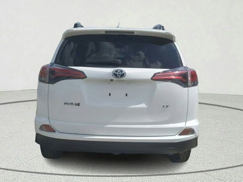 Used 2018 Toyota RAV4 LE image 5