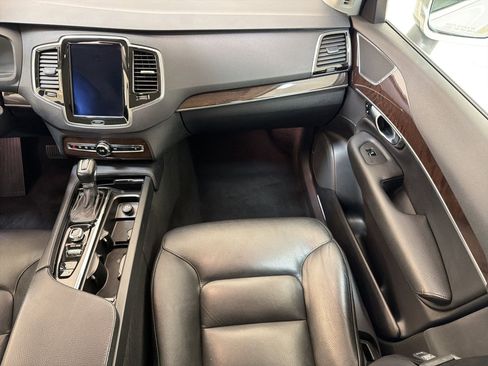 Used 2018 Volvo XC90 T6 Momentum w/ Convenience Package AWD/4WD image 27