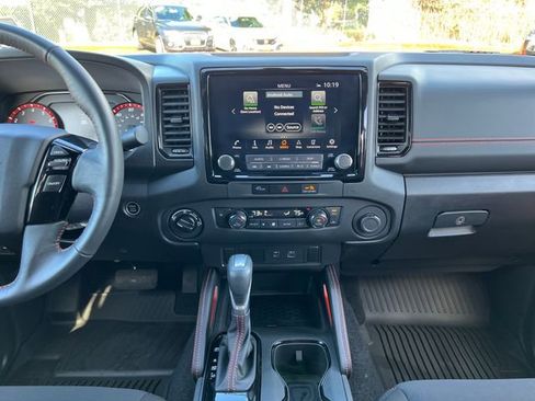 Used 2024 Nissan Frontier 4x4 Crew Cab image 19