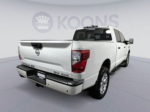 Used 2024 Nissan Titan SV w/ SV Convenience Package image 7