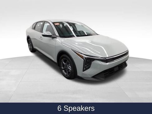 Used 2025 Kia K4 LXS image 2