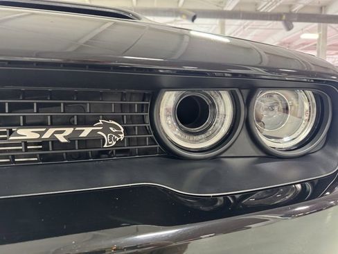 Used 2019 Dodge Challenger SRT Hellcat Redeye image 39