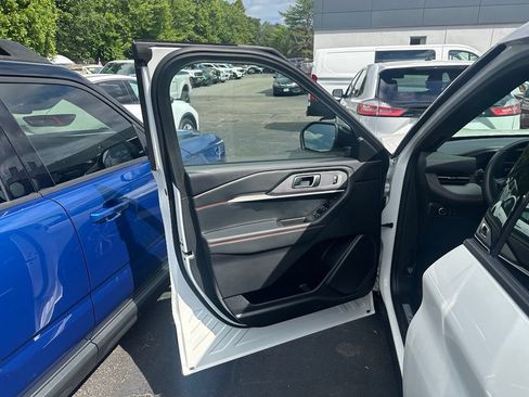 Used 2025 Ford Explorer ST-Line AWD/4WD image 14