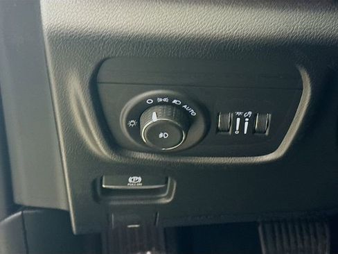 Used 2025 Jeep Grand Cherokee Limited w/ Luxury Tech Group II image 10