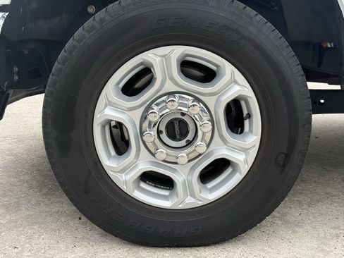Used 2025 Ford F250 XLT AWD/4WD image 13