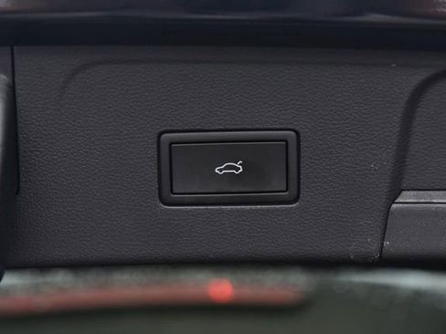 Used 2025 Volkswagen Atlas SE image 26