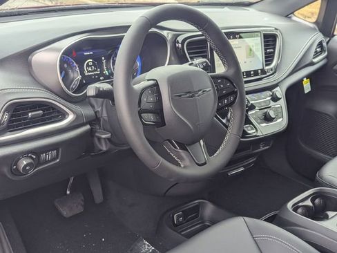 New 2026 Chrysler Pacifica Select image 10