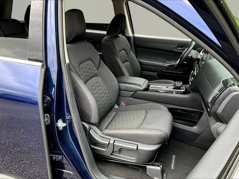 Used 2025 Nissan Pathfinder SV FWD image 28