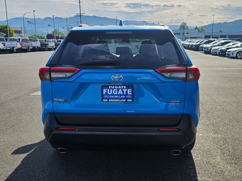 Used 2019 Toyota RAV4 XLE AWD/4WD image 8