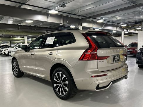 Used 2025 Volvo XC60 B5 Plus AWD/4WD image 4