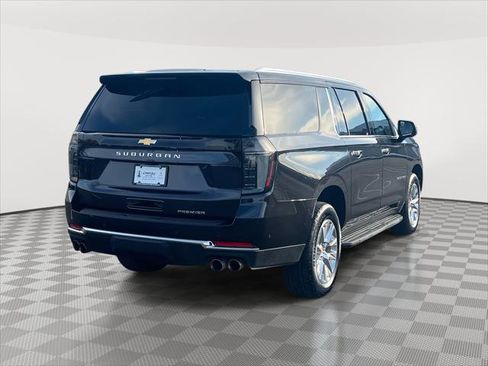 Used 2025 Chevrolet Suburban Premier image 4